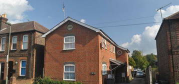 2 bedroom semi-detached house to rent