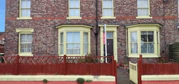 4 bed semi-detached house for sale