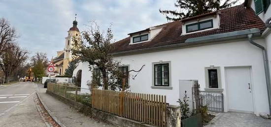 Haushälfte mit kleinem Garten - im Ortskern