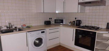 2 bed flat to rent