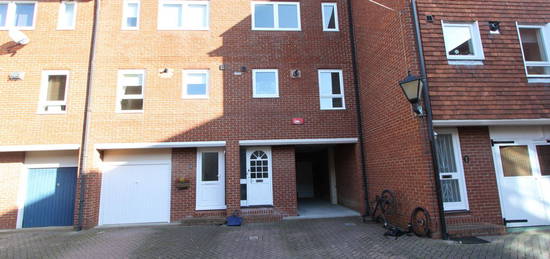 Terraced house to rent in Strand Street, Sandwich CT13