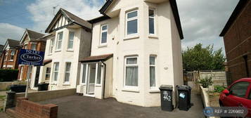 5 bedroom detached house