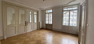 Location appartement 4 pièces 144 m²