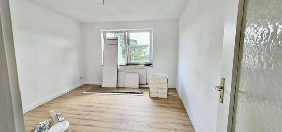 Sanierte, helle 4 Zi Wohnung mit Balkon in der Innenstadt