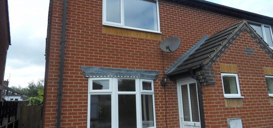 Town house to rent in Parkside Close, Codnor Park, Ironville NG16