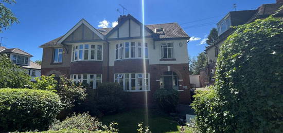 6 bedroom semi-detached house