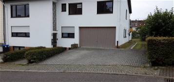 Schöne,gepflegte Immobilie mit 3 Wohneinheiten ( Zweifamilienhaus und Bungalow ) in guter Lage von Saarbrücken - Bischmisheim zu verkaufen