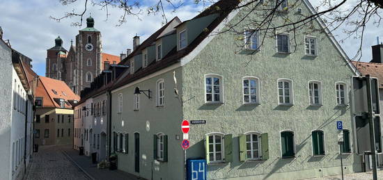 IN Mitte Altstadt – Schmuckstück - 2 ZKB mit Balkon im 1. OG