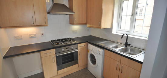 Flat to rent in Sandhill Close, Bradford BD8