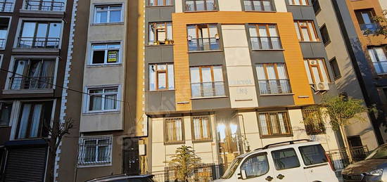 CADDE ÜSTÜ YÜKSEK KİRA GETİRİLİ 2+1 KAT MÜLKİYETLİ