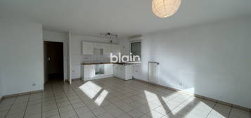 Appartement  à louer, 4 pièces, 3 chambres, 78 m²