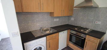 Flat to rent in Queens Road, Clarendon Park, Leicester LE2