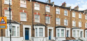 Flat for sale in Cathnor Road, Shepherd's Bush, London W12