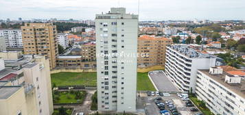 T2 Grande - Monte dos burgos Porto com parque privativo e arrumos