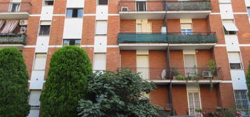 Trilocale in affitto in via Edoardo Jenner, 16