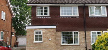 4 bedroom semi-detached house to rent