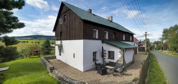 Prodej rodinného domu 240 m², pozemek 721 m²