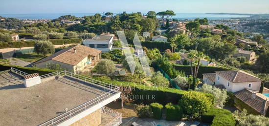 Cagnes sur Mer - Villa d'architecte  de 252 m² avec vue panoramique - terrain 3000 m²