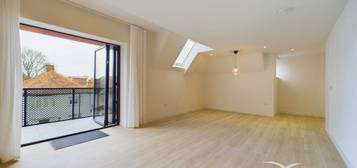 Flat to rent in Leonora House, Voss Court SW16