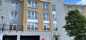 Flat for sale in Admirals Way, Gravesend, Kent DA12