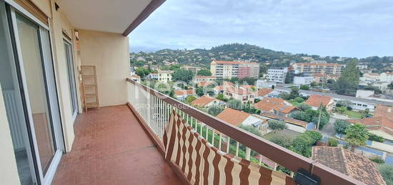 Cannes la Bocca 2 pièces avec terrasse et parking