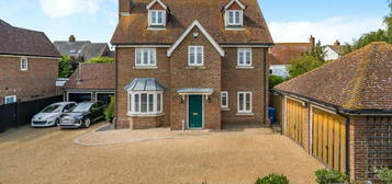 6 bedroom detached house