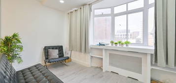 Flat to rent in Upper Berkeley Street, Marylebone, London W1H