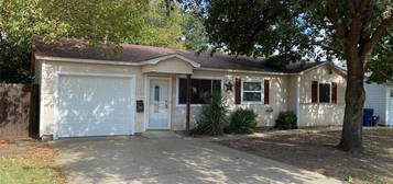 352 Renfro St, Burleson, TX 76028