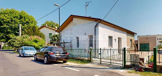 CASA INDIPENDENTE CON GIARDINO E GARAGE