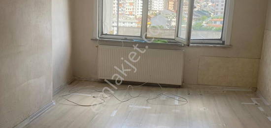 EYP SULTAN AKEMSETTN MAHALLESNDE 2+1 / 70m2 /BAHE KATI KRALIK DARE 10.000 TL