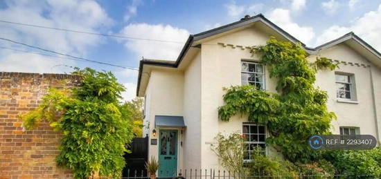 2 bedroom semi-detached house