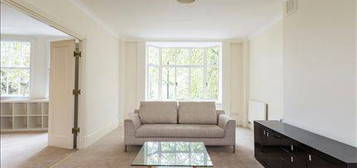 Flat to rent in Park Road, St Johns Wood NW8