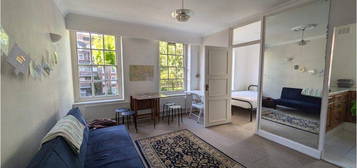 Room to rent in Tadema House, London NW8