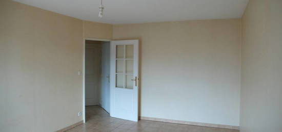 Appartement  à louer, 2 pièces, 1 chambre, 49 m²