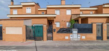 Chalet adosado en venta en calle Miguel de Cervantes, 55