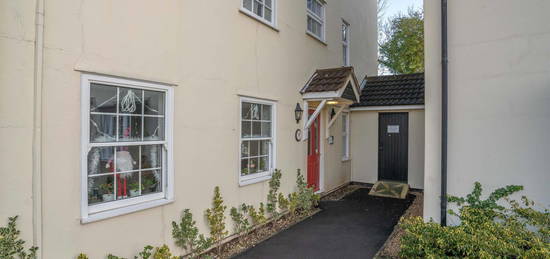 Flat to rent in Red Lion Court, Bishop`S Stortford, Herts CM23