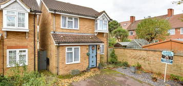 4 bed detached house for sale