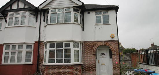 4 bed end terrace house to rent