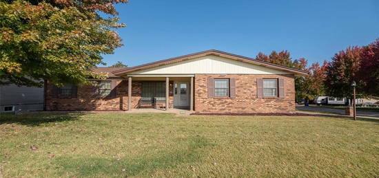 4019 Avery Ln, Bridgeton, MO 63044