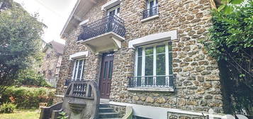 Maison traditionnelle 2 étages  à louer, 6 pièces, 4 chambres, 135 m²