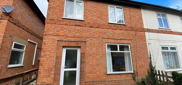 3 bedroom semi-detached house to rent