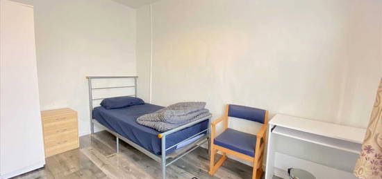 Room to rent in Keats Way, Greenford, Greenford UB6