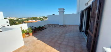 PENTHOUSE T2 EM QUARTEIRA COM AMPLO TERRAÇO