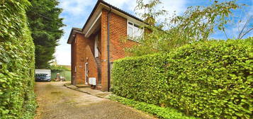 Maisonette to rent in Crown Lane, Theale, Reading, Berkshire RG7