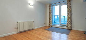 Flat to rent in Wellington Street, Northampton NN1