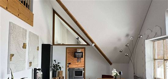 Stilvolle, neuwertige 1,5-Raum-Maisonette-Wohnung mit geh. Innenausstattung mit Balkon und EBK