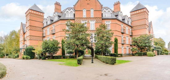 Flat to rent in Holloway Drive, Virginia Water, Surrey GU25