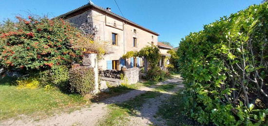 Vues incroyables depuis cette maison en pierre de 5 chambres avec 14 ha de terrain