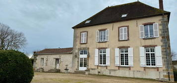 Maison individuelle 6 pièces avec jardin et piscine