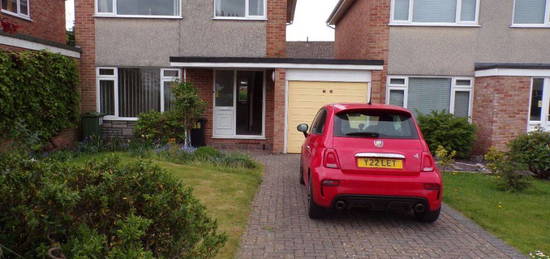 3 bed detached house to rent